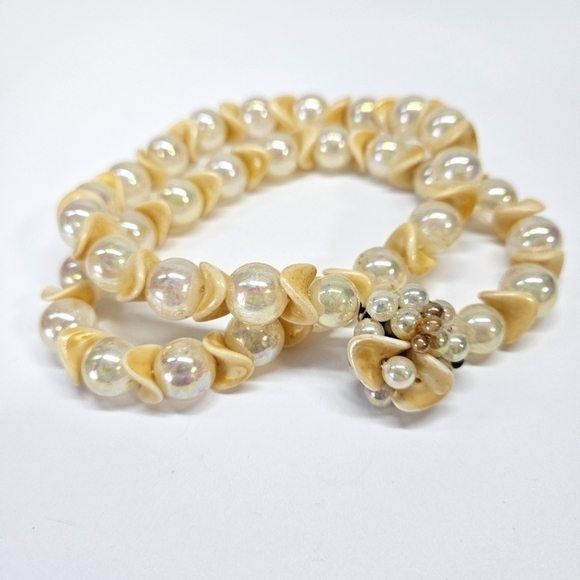 VINTAGE Cream and Iridescent Beaded Strand Flower Box Clasp Necklace Japan - Picture 8 of 8